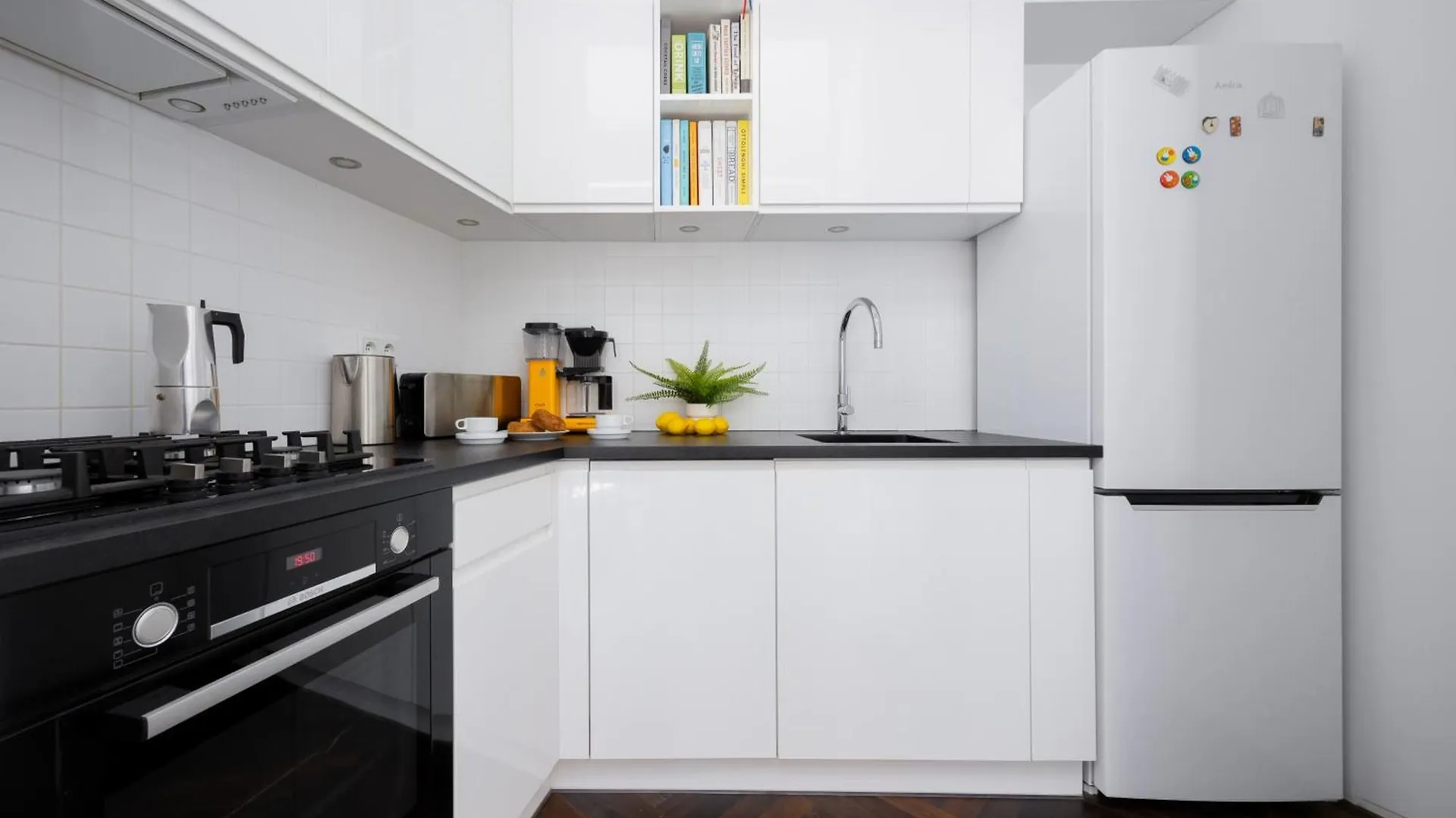 Atmospheric 1 Bedroom Apartment By Noclegi Renters Warsaw